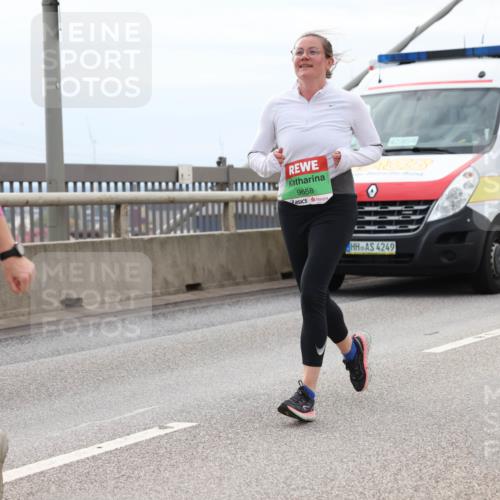 03.10.2025 - Köhlbrandbrückenlauf Lena Gebhardt http://msf.ph/oto/9203629 03.10.2025 15:53:44 Position 2 9658, 42, 85, 4, 4249 meine-sportfotos.de