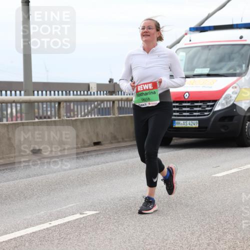 03.10.2025 - Köhlbrandbrückenlauf Lena Gebhardt http://msf.ph/oto/9203630 03.10.2025 15:53:45 Position 2 9658, 42, 854, 4249, 1110 meine-sportfotos.de