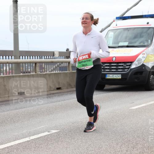 03.10.2025 - Köhlbrandbrückenlauf Lena Gebhardt http://msf.ph/oto/9203631 03.10.2025 15:53:45 Position 2 9658, 4249 meine-sportfotos.de
