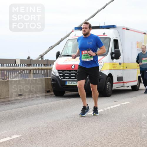 03.10.2025 - Köhlbrandbrückenlauf Lena Gebhardt http://msf.ph/oto/9203633 03.10.2025 15:53:46 Position 2 91, 9252, 42 meine-sportfotos.de