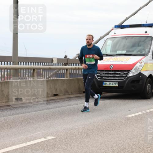 03.10.2025 - Köhlbrandbrückenlauf Lena Gebhardt http://msf.ph/oto/9203639 03.10.2025 15:53:48 Position 2 91, 7941, 42, 85, 1, 4, 3, 4249 meine-sportfotos.de