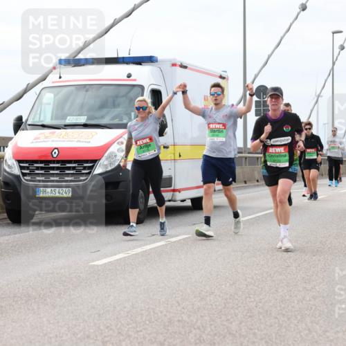 03.10.2025 - Köhlbrandbrückenlauf Lena Gebhardt http://msf.ph/oto/9203641 03.10.2025 15:53:49 Position 2 42, 85, 4, 8115, 8116, 4249, 8173 meine-sportfotos.de