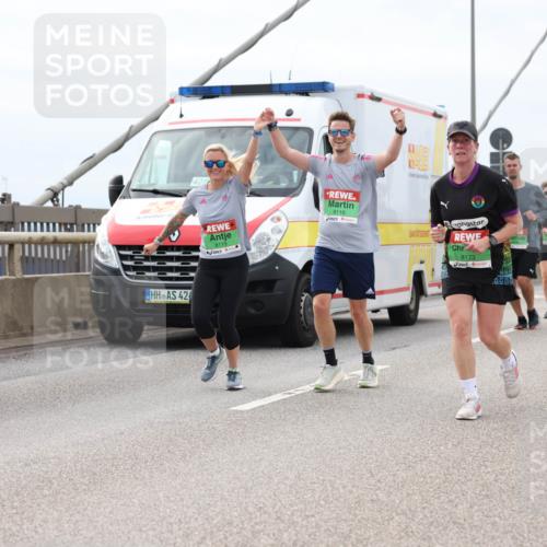 03.10.2025 - Köhlbrandbrückenlauf Lena Gebhardt http://msf.ph/oto/9203643 03.10.2025 15:53:50 Position 2 42, 8115, 8116, 8173 meine-sportfotos.de