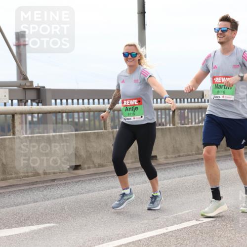 03.10.2025 - Köhlbrandbrückenlauf Lena Gebhardt http://msf.ph/oto/9203650 03.10.2025 15:53:51 Position 2 8115, 8116, 42 meine-sportfotos.de