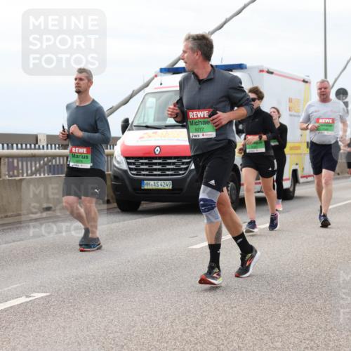 03.10.2025 - Köhlbrandbrückenlauf Lena Gebhardt http://msf.ph/oto/9203658 03.10.2025 15:53:53 Position 2 9376, 4249, 8277 meine-sportfotos.de