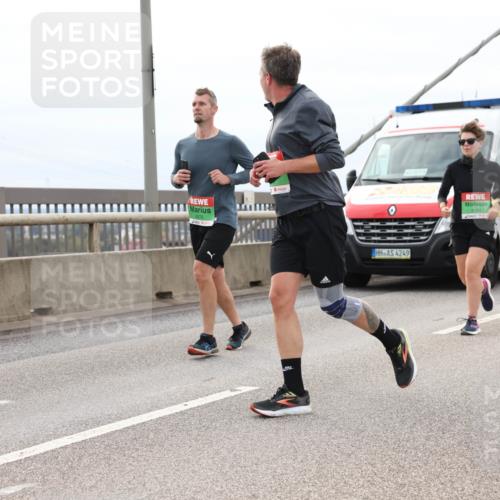 03.10.2025 - Köhlbrandbrückenlauf Lena Gebhardt http://msf.ph/oto/9203661 03.10.2025 15:53:54 Position 2 9376, 4249, 8193 meine-sportfotos.de