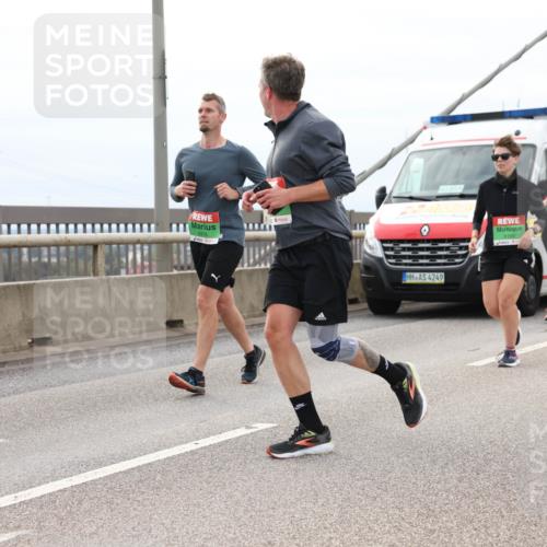 03.10.2025 - Köhlbrandbrückenlauf Lena Gebhardt http://msf.ph/oto/9203662 03.10.2025 15:53:54 Position 2 9376, 4249, 8193 meine-sportfotos.de