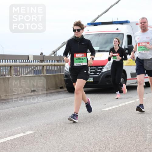 03.10.2025 - Köhlbrandbrückenlauf Lena Gebhardt http://msf.ph/oto/9203664 03.10.2025 15:53:54 Position 2 8193, 249, 361, 7586 meine-sportfotos.de