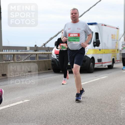 03.10.2025 - Köhlbrandbrückenlauf Lena Gebhardt http://msf.ph/oto/9203671 03.10.2025 15:53:55 Position 2 93, 361, 7586 meine-sportfotos.de