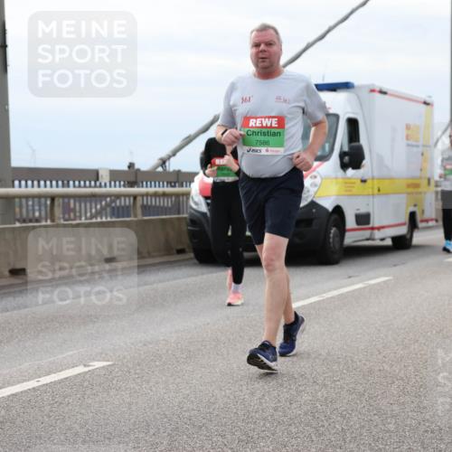03.10.2025 - Köhlbrandbrückenlauf Lena Gebhardt http://msf.ph/oto/9203672 03.10.2025 15:53:55 Position 2 361, 7586 meine-sportfotos.de