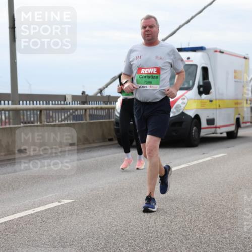 03.10.2025 - Köhlbrandbrückenlauf Lena Gebhardt http://msf.ph/oto/9203674 03.10.2025 15:53:56 Position 2 361, 7586 meine-sportfotos.de