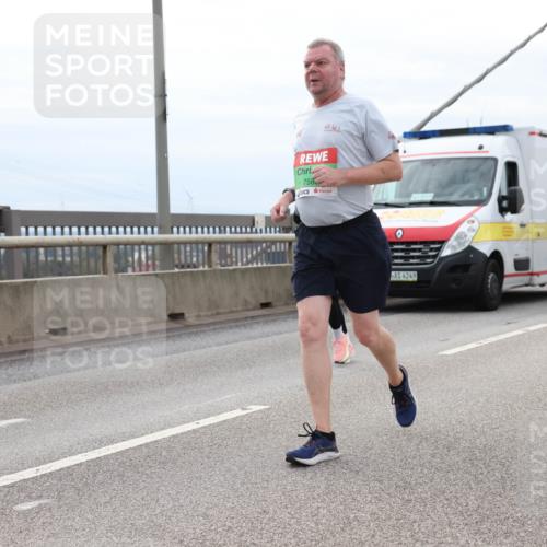 03.10.2025 - Köhlbrandbrückenlauf Lena Gebhardt http://msf.ph/oto/9203676 03.10.2025 15:53:56 Position 2 7580, 4249 meine-sportfotos.de