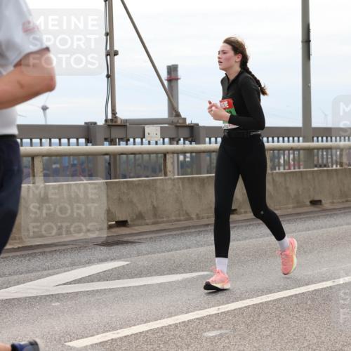 03.10.2025 - Köhlbrandbrückenlauf Lena Gebhardt http://msf.ph/oto/9203682 03.10.2025 15:53:57 Position 2  meine-sportfotos.de