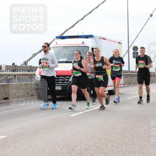 03.10.2025 - Köhlbrandbrückenlauf Lena Gebhardt http://msf.ph/oto/9203686 03.10.2025 15:53:58 Position 2 42, 85, 1, 4249 meine-sportfotos.de