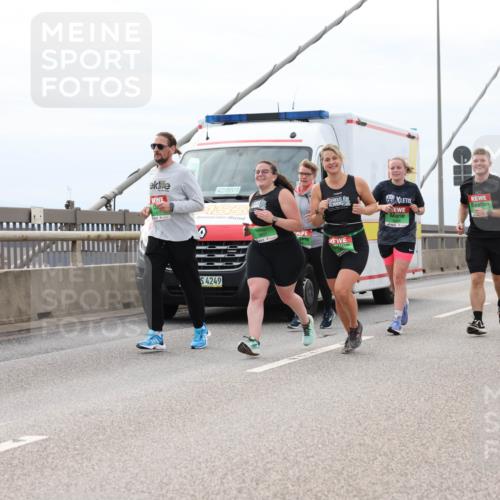 03.10.2025 - Köhlbrandbrückenlauf Lena Gebhardt http://msf.ph/oto/9203687 03.10.2025 15:53:58 Position 2 42, 85, 4, 4249 meine-sportfotos.de