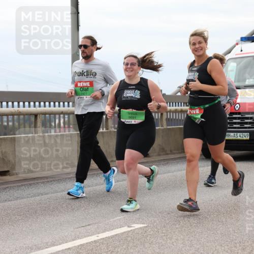 03.10.2025 - Köhlbrandbrückenlauf Lena Gebhardt http://msf.ph/oto/9203695 03.10.2025 15:53:59 Position 2 7477, 9691, 42, 85, 4, 8054, 4249 meine-sportfotos.de