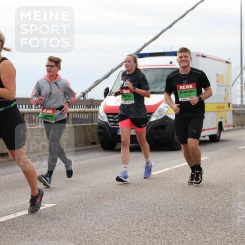 03.10.2025 - Köhlbrandbrückenlauf Lena Gebhardt http://msf.ph/oto/9203697 03.10.2025 15:54:00 Position 2 24, 7945, 7622 meine-sportfotos.de