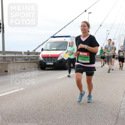 03.10.2025 - Köhlbrandbrückenlauf Lena Gebhardt http://msf.ph/oto/9203707 03.10.2025 15:54:02 Position 2 4249, 8325 meine-sportfotos.de