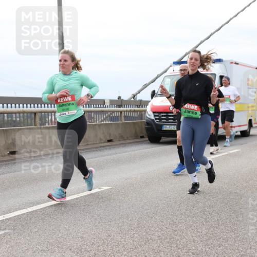 03.10.2025 - Köhlbrandbrückenlauf Lena Gebhardt http://msf.ph/oto/9203714 03.10.2025 15:54:04 Position 2 8450, 424, 8839 meine-sportfotos.de