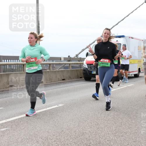03.10.2025 - Köhlbrandbrückenlauf Lena Gebhardt http://msf.ph/oto/9203716 03.10.2025 15:54:04 Position 2 8450, 8839 meine-sportfotos.de