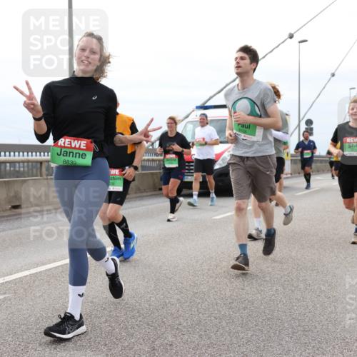 03.10.2025 - Köhlbrandbrückenlauf Lena Gebhardt http://msf.ph/oto/9203721 03.10.2025 15:54:05 Position 2 8839, 8128 meine-sportfotos.de