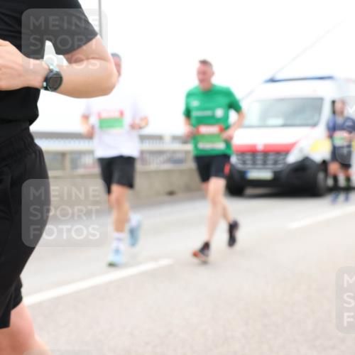 03.10.2025 - Köhlbrandbrückenlauf Lena Gebhardt http://msf.ph/oto/9203735 03.10.2025 15:54:07 Position 2 622 meine-sportfotos.de
