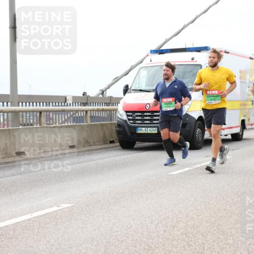 03.10.2025 - Köhlbrandbrückenlauf Lena Gebhardt http://msf.ph/oto/9203741 03.10.2025 15:54:08 Position 2 8119, 8107, 4249 meine-sportfotos.de
