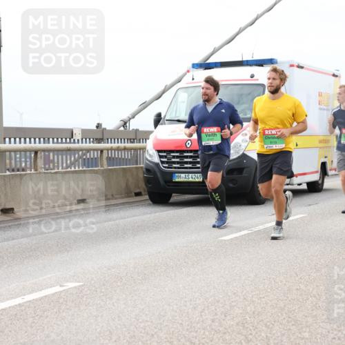 03.10.2025 - Köhlbrandbrückenlauf Lena Gebhardt http://msf.ph/oto/9203743 03.10.2025 15:54:08 Position 2 4249, 8107, 8119 meine-sportfotos.de