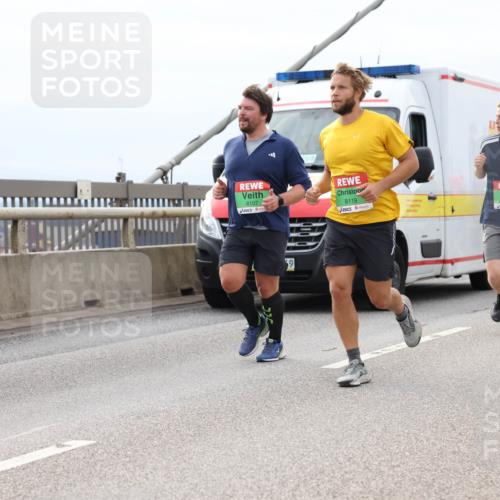 03.10.2025 - Köhlbrandbrückenlauf Lena Gebhardt http://msf.ph/oto/9203744 03.10.2025 15:54:08 Position 2 8119, 7960, 8107, 2 meine-sportfotos.de