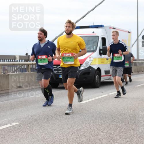 03.10.2025 - Köhlbrandbrückenlauf Lena Gebhardt http://msf.ph/oto/9203747 03.10.2025 15:54:09 Position 2 8107, 8119 meine-sportfotos.de