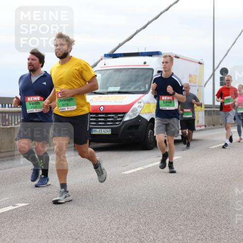 03.10.2025 - Köhlbrandbrückenlauf Lena Gebhardt http://msf.ph/oto/9203748 03.10.2025 15:54:09 Position 2 8107, 8119, 4249 meine-sportfotos.de