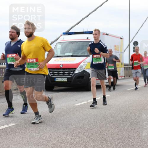 03.10.2025 - Köhlbrandbrückenlauf Lena Gebhardt http://msf.ph/oto/9203750 03.10.2025 15:54:09 Position 2 8107, 8119, 42, 85, 4249 meine-sportfotos.de