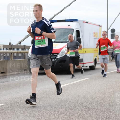 03.10.2025 - Köhlbrandbrückenlauf Lena Gebhardt http://msf.ph/oto/9203752 03.10.2025 15:54:10 Position 2 91, 7960 meine-sportfotos.de