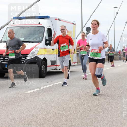 03.10.2025 - Köhlbrandbrückenlauf Lena Gebhardt http://msf.ph/oto/9203756 03.10.2025 15:54:11 Position 2 8742, 5, 1, 8460, 9222 meine-sportfotos.de