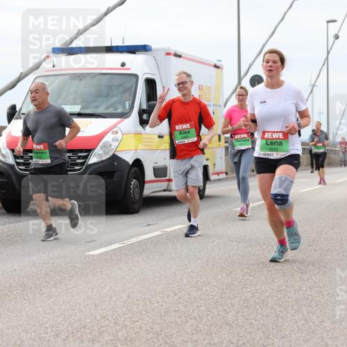 03.10.2025 - Köhlbrandbrückenlauf Lena Gebhardt http://msf.ph/oto/9203757 03.10.2025 15:54:11 Position 2 2, 85, 8460, 9222 meine-sportfotos.de