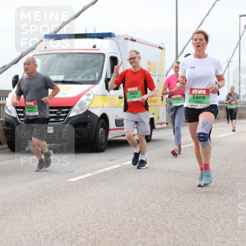 03.10.2025 - Köhlbrandbrückenlauf Lena Gebhardt http://msf.ph/oto/9203758 03.10.2025 15:54:11 Position 2 8742, 49, 42, 85, 4, 8460, 9222 meine-sportfotos.de