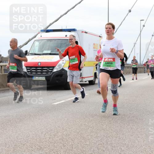 03.10.2025 - Köhlbrandbrückenlauf Lena Gebhardt http://msf.ph/oto/9203759 03.10.2025 15:54:11 Position 2 42, 85, 4, 8742, 4249, 8460, 9222 meine-sportfotos.de