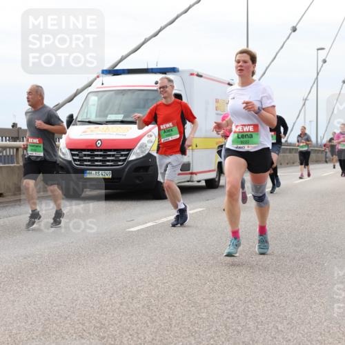 03.10.2025 - Köhlbrandbrückenlauf Lena Gebhardt http://msf.ph/oto/9203760 03.10.2025 15:54:11 Position 2 8742, 42, 85, 4249, 8460, 9222 meine-sportfotos.de