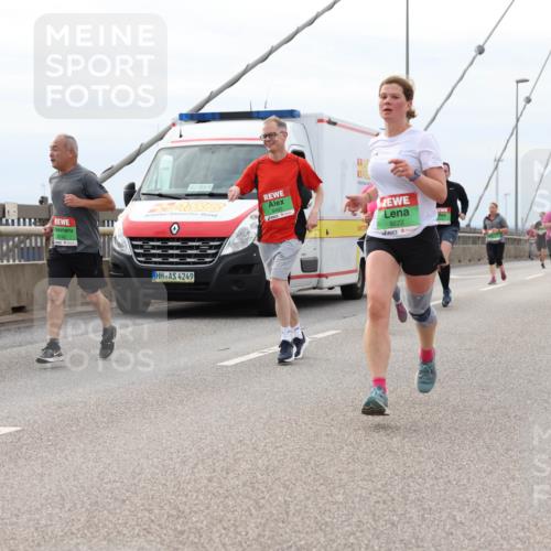 03.10.2025 - Köhlbrandbrückenlauf Lena Gebhardt http://msf.ph/oto/9203761 03.10.2025 15:54:11 Position 2 42, 85, 4, 4249, 8460, 9222 meine-sportfotos.de