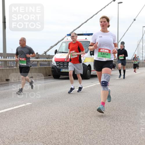 03.10.2025 - Köhlbrandbrückenlauf Lena Gebhardt http://msf.ph/oto/9203763 03.10.2025 15:54:12 Position 2 424, 9222 meine-sportfotos.de