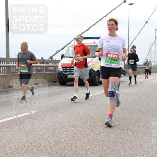 03.10.2025 - Köhlbrandbrückenlauf Lena Gebhardt http://msf.ph/oto/9203764 03.10.2025 15:54:12 Position 2 8742, 4, 9222 meine-sportfotos.de