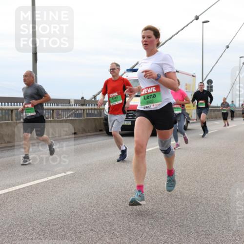03.10.2025 - Köhlbrandbrückenlauf Lena Gebhardt http://msf.ph/oto/9203765 03.10.2025 15:54:12 Position 2 4249, 9222 meine-sportfotos.de