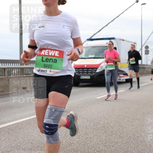 03.10.2025 - Köhlbrandbrückenlauf Lena Gebhardt http://msf.ph/oto/9203769 03.10.2025 15:54:13 Position 2 9222 meine-sportfotos.de