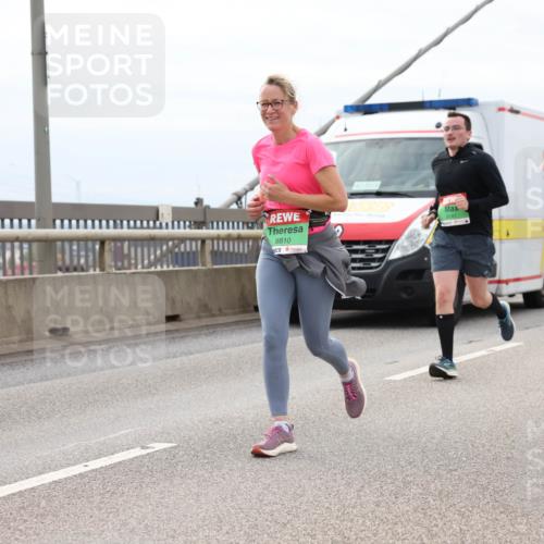 03.10.2025 - Köhlbrandbrückenlauf Lena Gebhardt http://msf.ph/oto/9203773 03.10.2025 15:54:13 Position 2 8810, 8141 meine-sportfotos.de