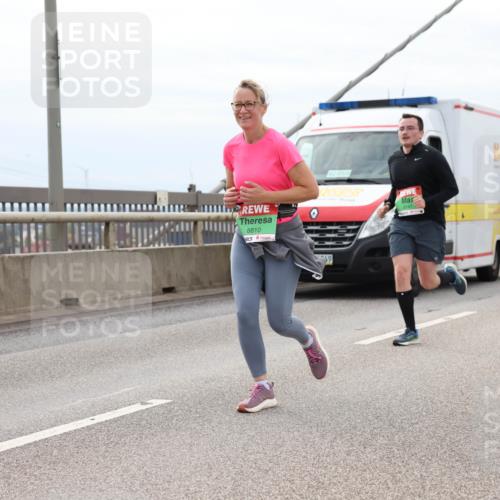 03.10.2025 - Köhlbrandbrückenlauf Lena Gebhardt http://msf.ph/oto/9203774 03.10.2025 15:54:13 Position 2 8810, 8141 meine-sportfotos.de