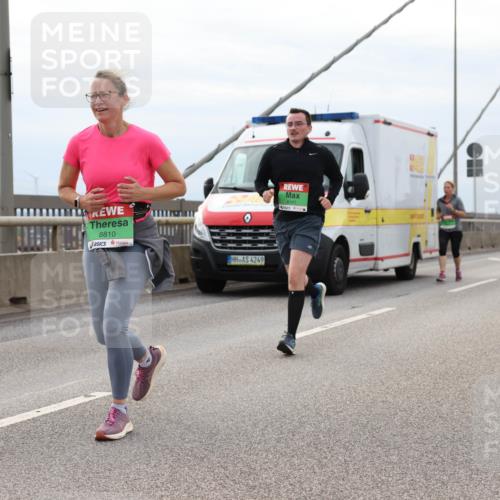 03.10.2025 - Köhlbrandbrückenlauf Lena Gebhardt http://msf.ph/oto/9203776 03.10.2025 15:54:14 Position 2 8810, 4249, 8141 meine-sportfotos.de