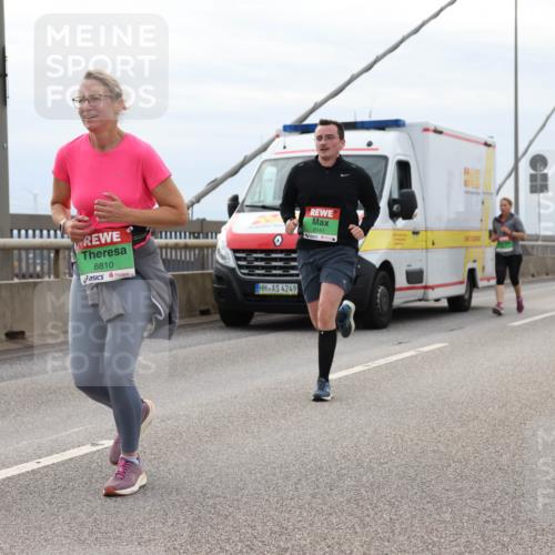 03.10.2025 - Köhlbrandbrückenlauf Lena Gebhardt http://msf.ph/oto/9203777 03.10.2025 15:54:14 Position 2 8810, 4249, 8141 meine-sportfotos.de