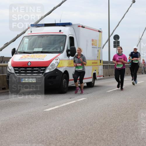 03.10.2025 - Köhlbrandbrückenlauf Lena Gebhardt http://msf.ph/oto/9203782 03.10.2025 15:54:15 Position 2 42, 85, 4, 4249 meine-sportfotos.de
