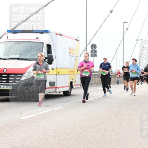 03.10.2025 - Köhlbrandbrückenlauf Lena Gebhardt http://msf.ph/oto/9203784 03.10.2025 15:54:16 Position 2 42, 85, 1, 4249 meine-sportfotos.de