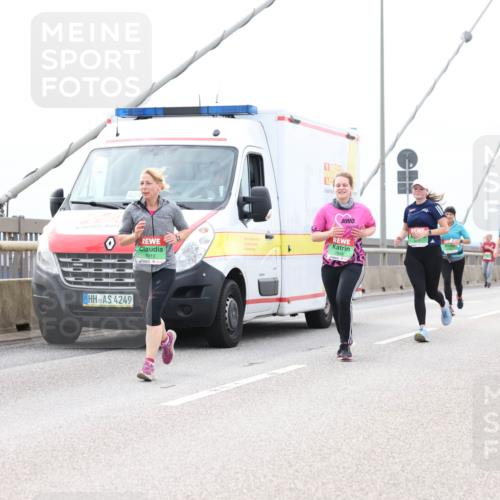 03.10.2025 - Köhlbrandbrückenlauf Lena Gebhardt http://msf.ph/oto/9203786 03.10.2025 15:54:16 Position 2 4249, 8013 meine-sportfotos.de